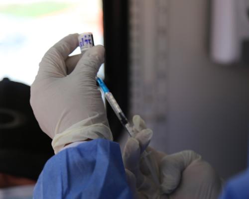 FotografoFoto Alcaldía de Medelllín:Con la llegada de nuevas dosis, Medellín inicia la vacunación sin cita previa para mayores de 55 años.